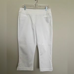 Westbound stretch white pull on Capri pants size 10